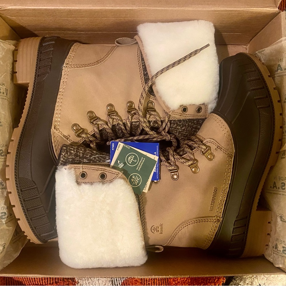 Kamik Sienna F2 NEVER WORN brand new w/tags. Bought wrong size & can’t return.